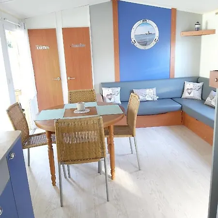 Bungalow De 2 Chambres A Meschers Sur Gironde Avec Piscine Partagee Et Terrasse Amenagee Holiday home Meschers-sur-Gironde