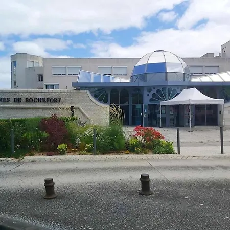 Bungalow De 2 Chambres A Meschers Sur Gironde Avec Piscine Partagee Et Terrasse Amenagee Holiday home *