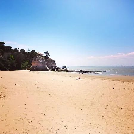 Holiday home Bungalow De 2 Chambres A Meschers Sur Gironde Avec Piscine Partagee Et Terrasse Amenagee Meschers-sur-Gironde