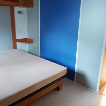 Holiday home Bungalow De 2 Chambres A Meschers Sur Gironde Avec Piscine Partagee Et Terrasse Amenagee
